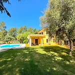 Appartement With Pool