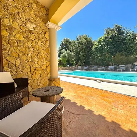 With Pool Apartament